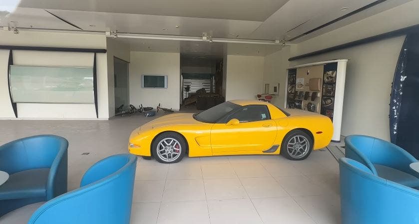 concessionaria abbandonata cina, corvette