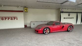 concessionaria abbandonata cina, porsche carrera gt