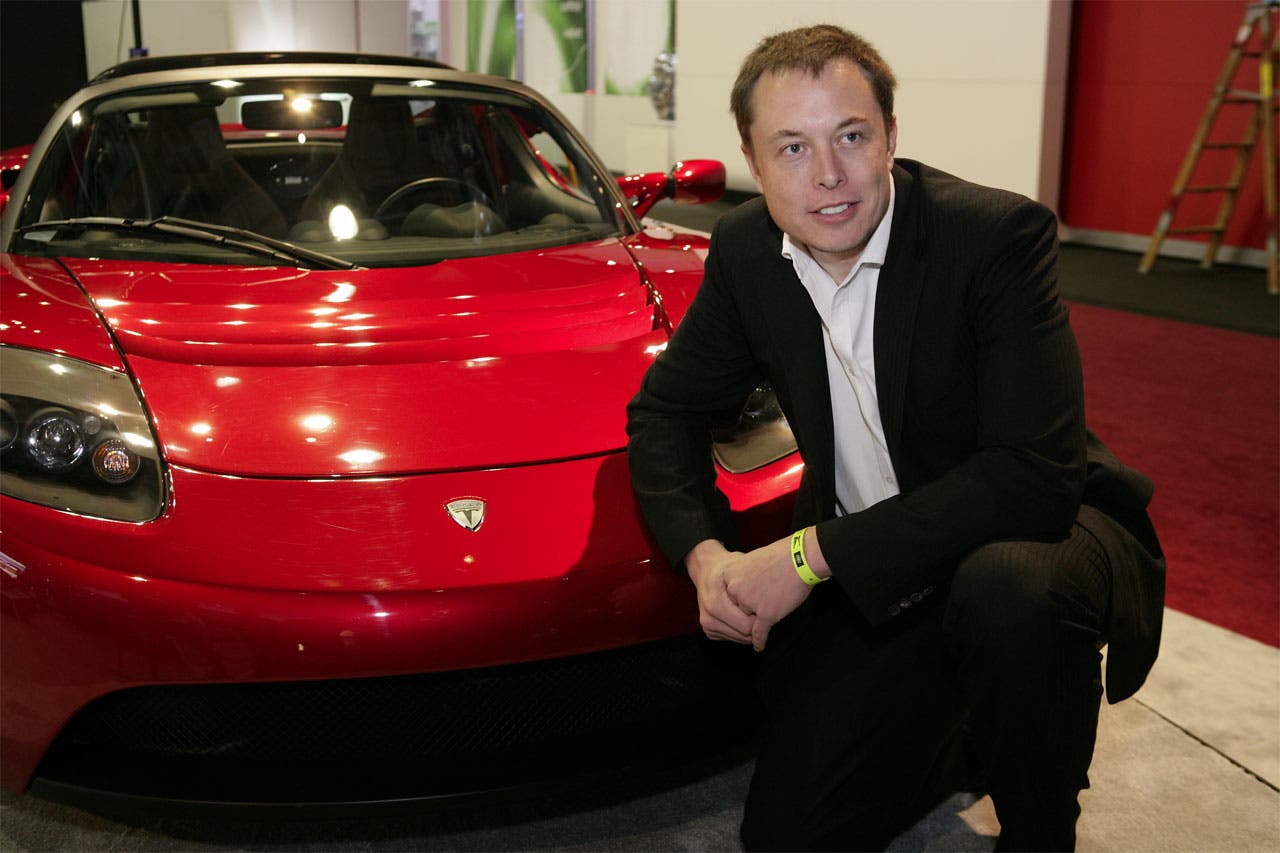 elon musk con tesla roadster