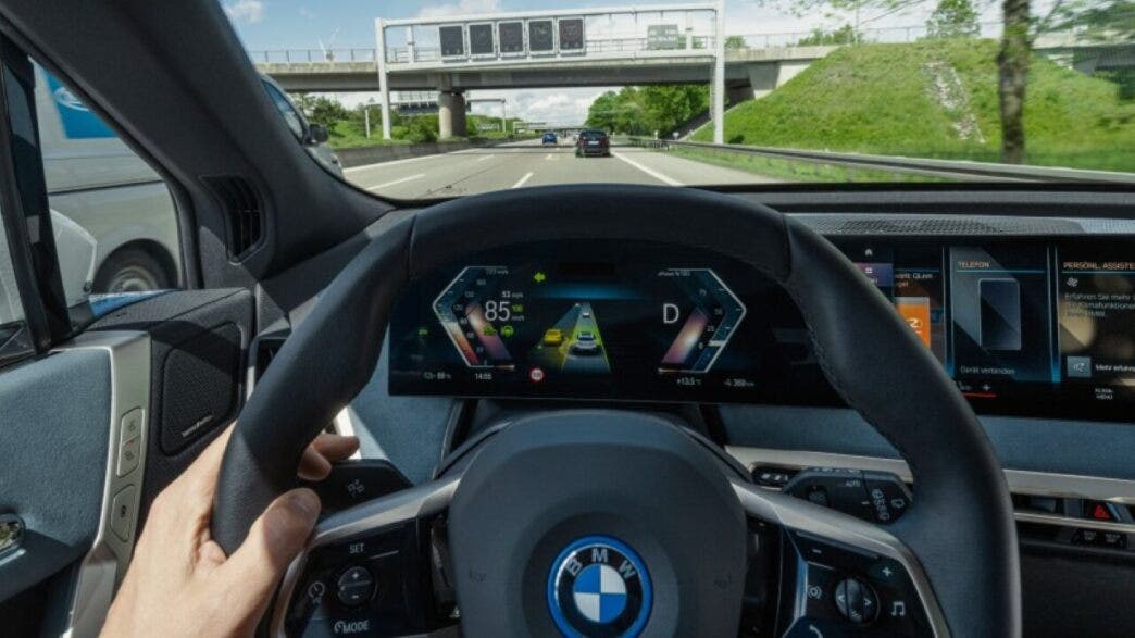 alla guida BMW