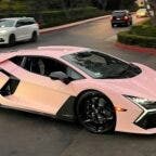 Lamborghini Revuelto rosa clori