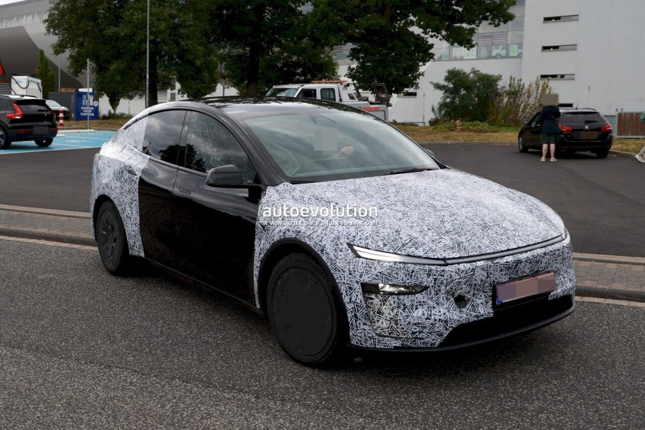 Tesla Model Y L Nurburgring