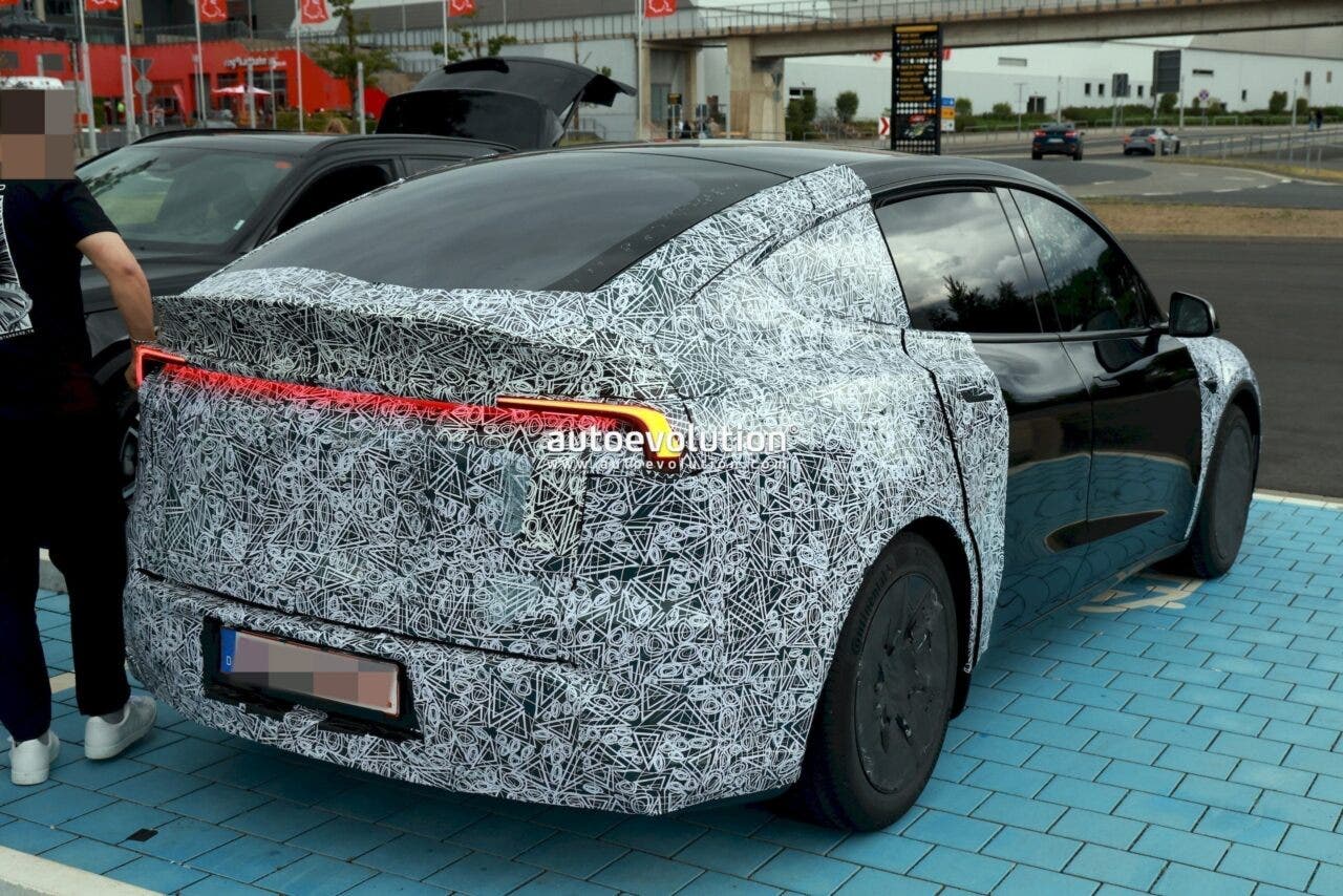Tesla Model Y L Nurburgring