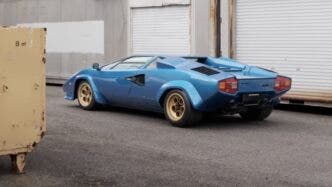 lamborghini countach Blue Tahiti LP400 S