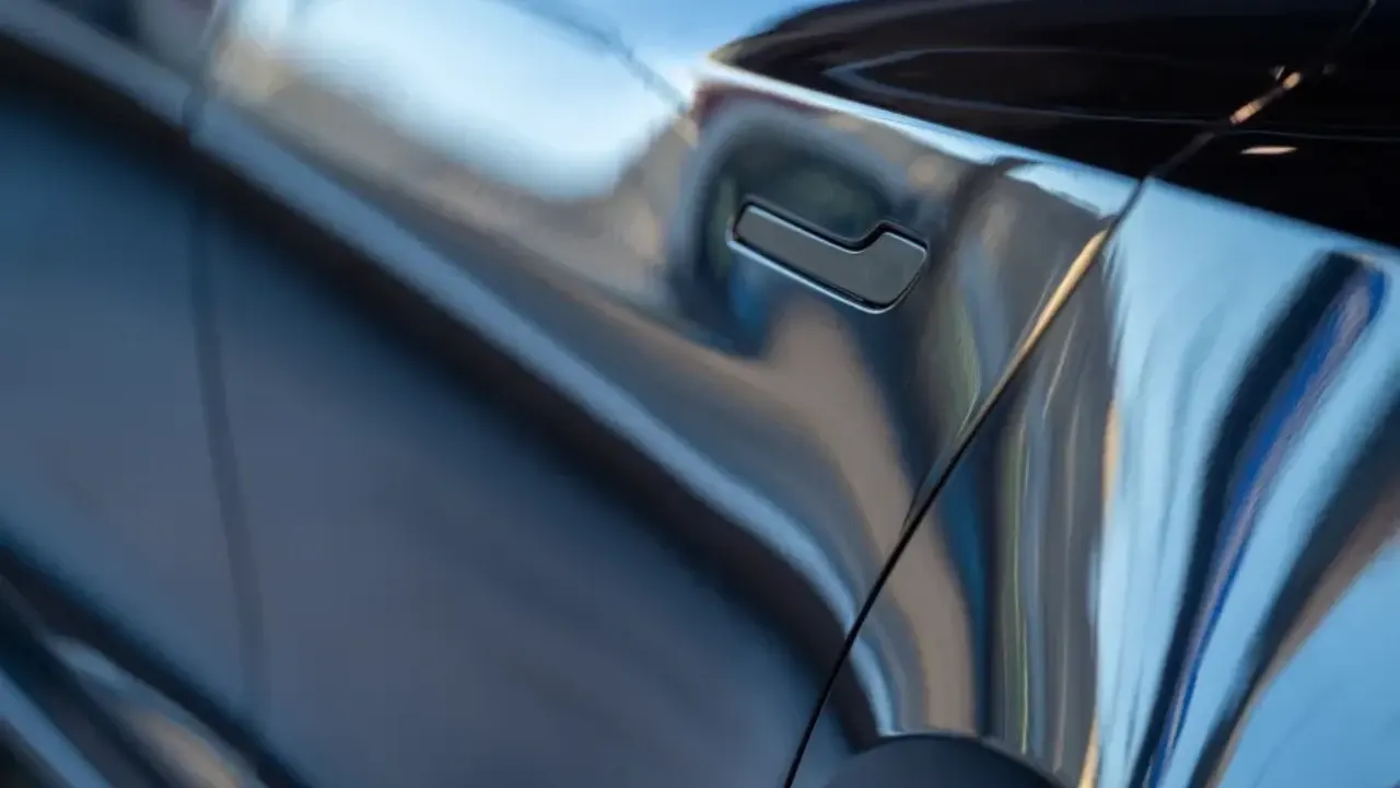 tesla, maniglie a scomparsa