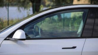 tesla, maniglie a scomparsa