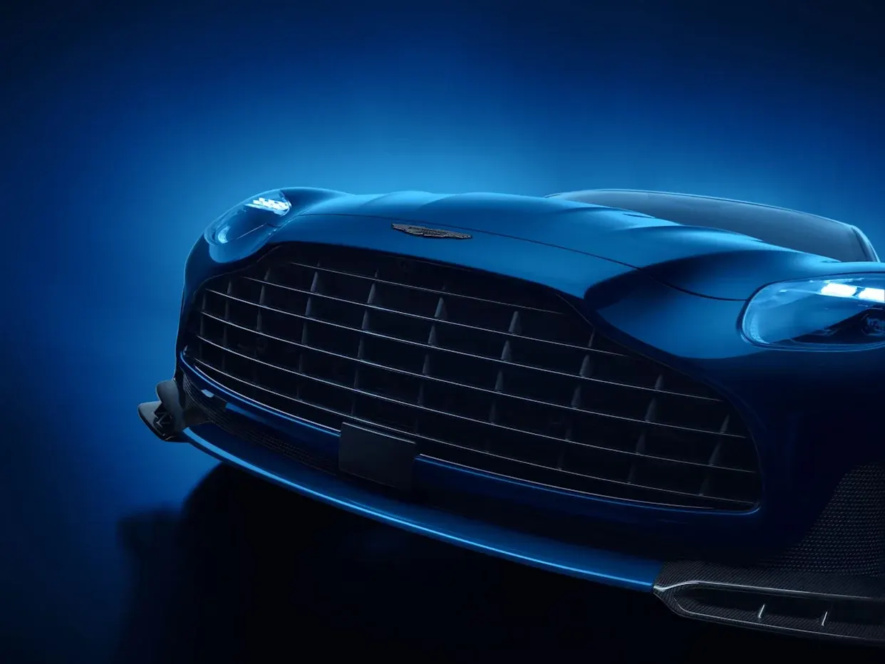 Aston Martin DB12 S