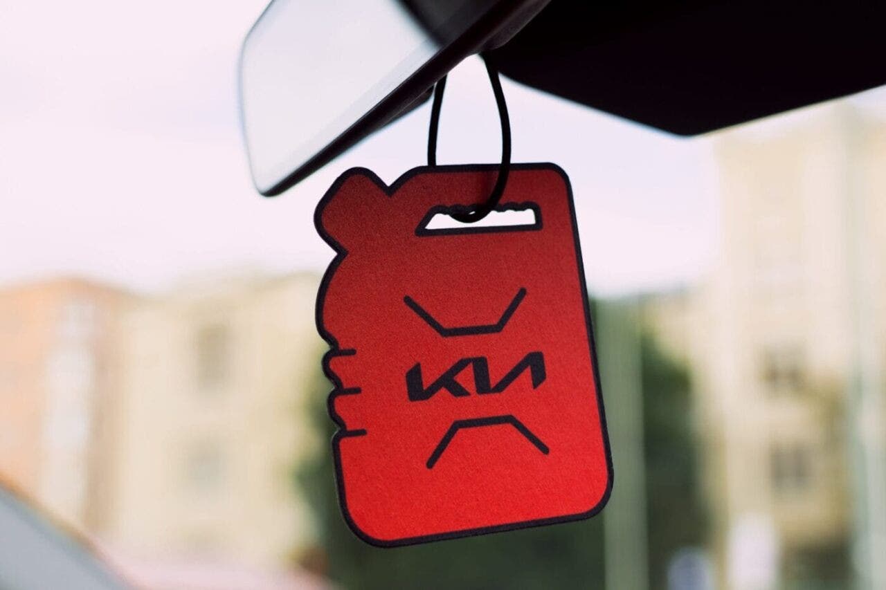 kia, profumo di benzina