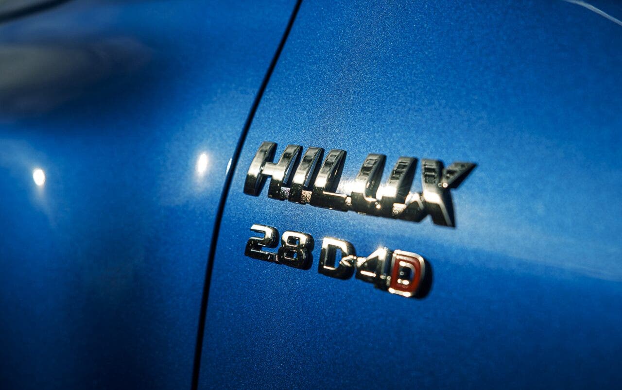 toyota hilux v-active