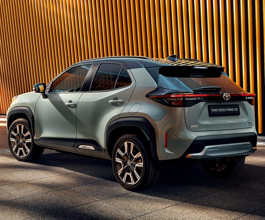 toyota Yaris Hybrid cross