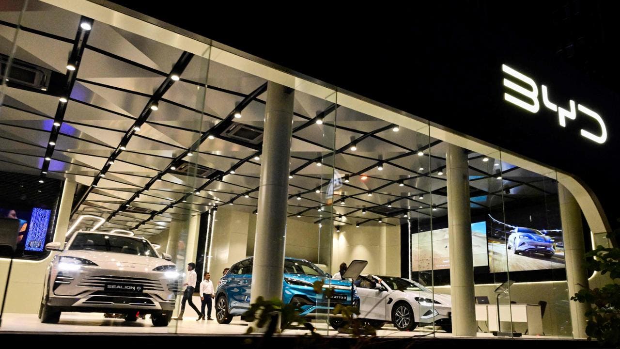 byd showroom italia