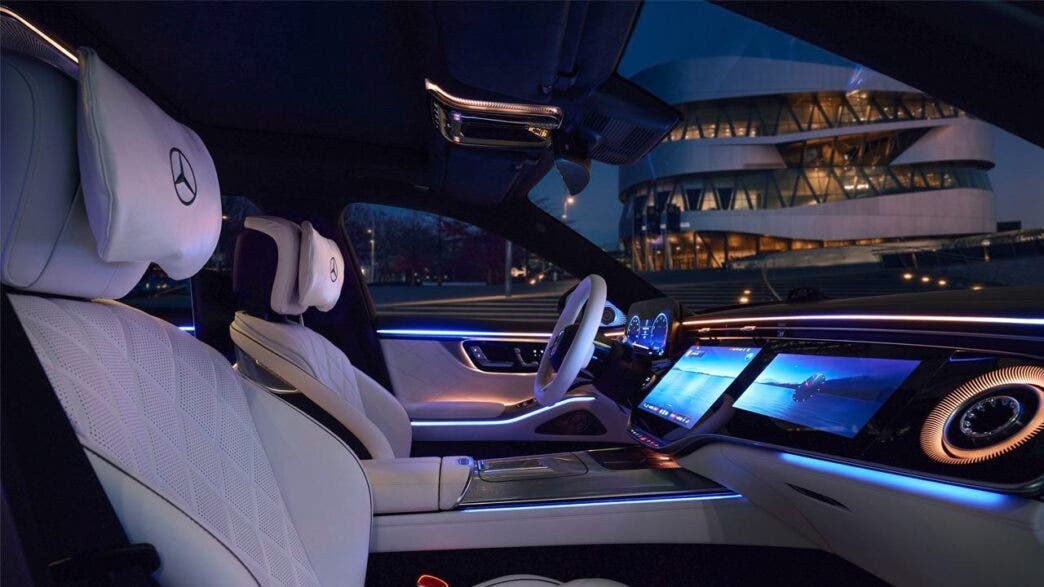 Mercedes poggiatesta