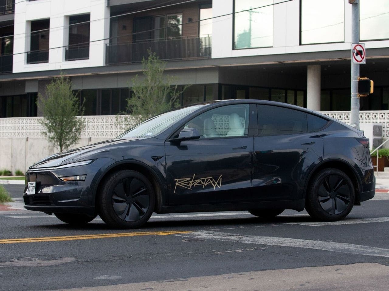 Tesla Model Y Robotaxi