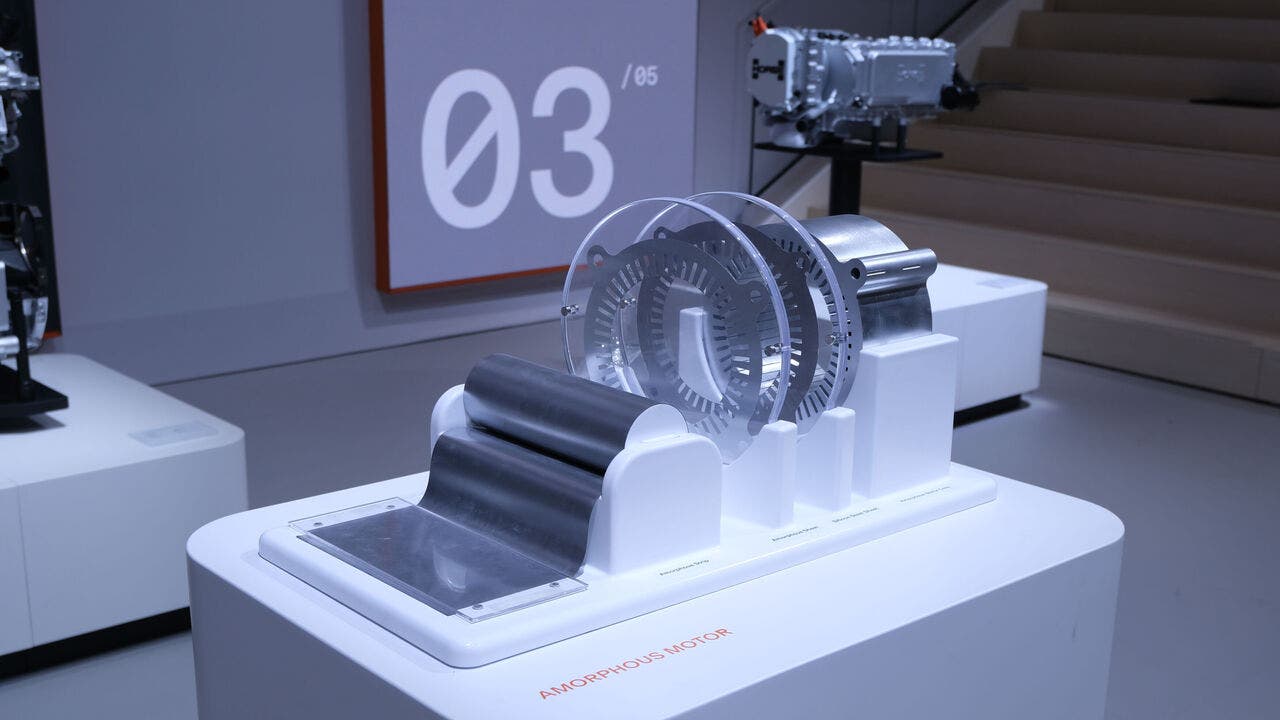 Amorphous Motor horse powertrain