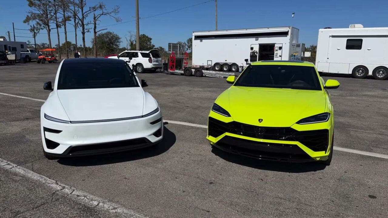 tesla model y e lamborghini urus se