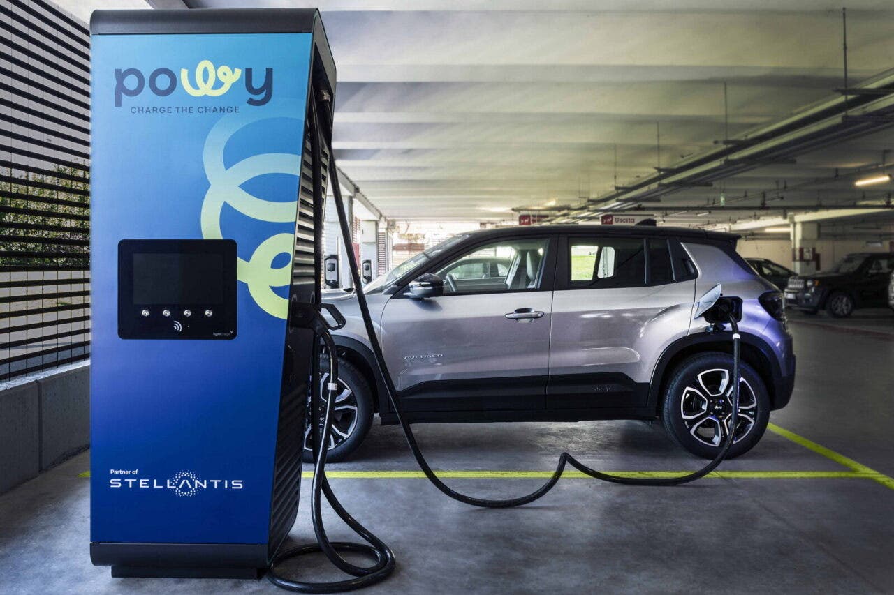 veicoli elettrici in ricarica