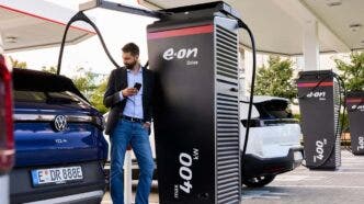 veicoli elettrici in ricarica