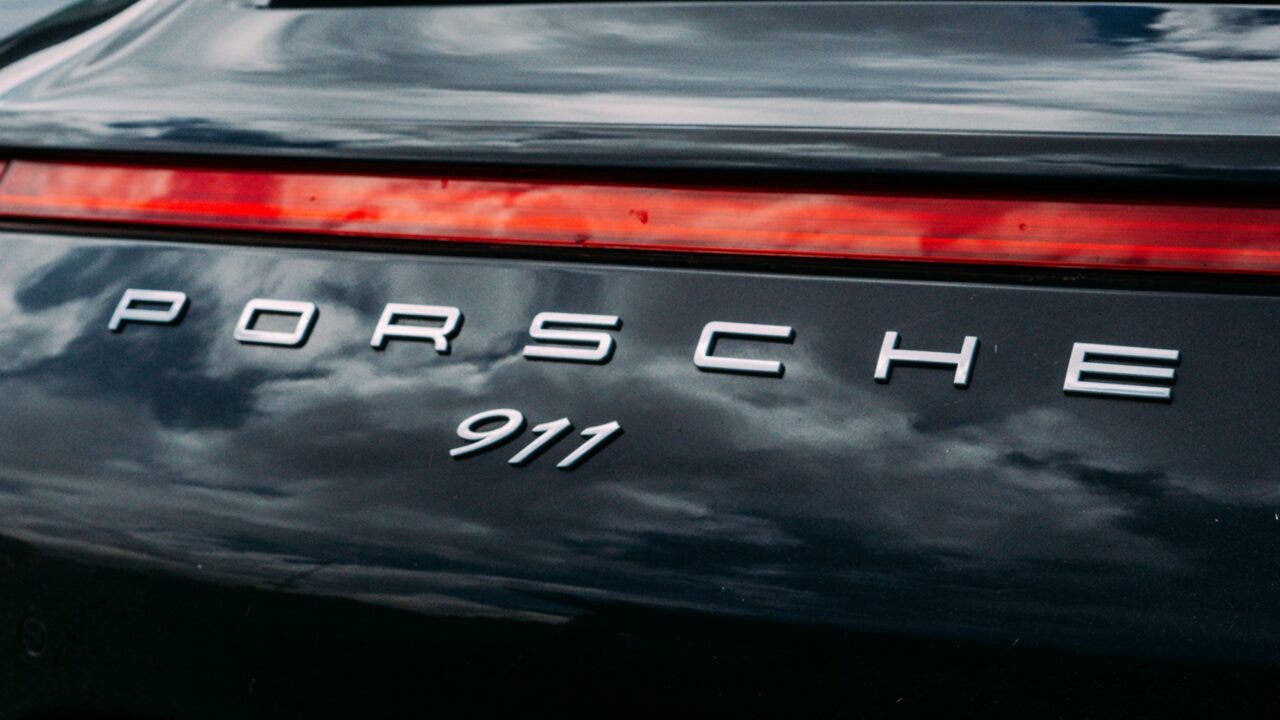 Porsche 911 badge