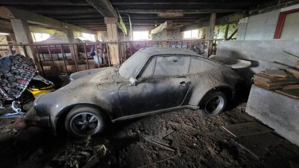 Porsche fienile