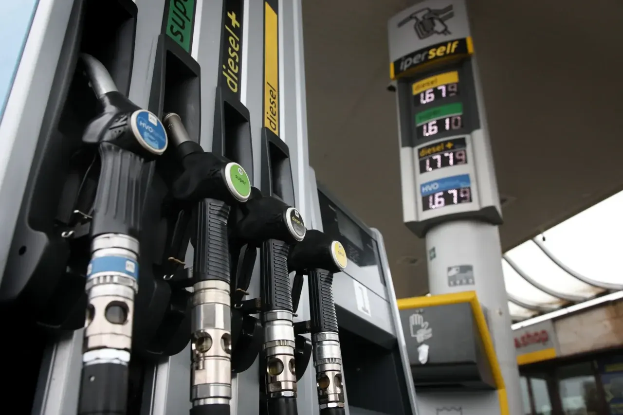 gasolio, distributore