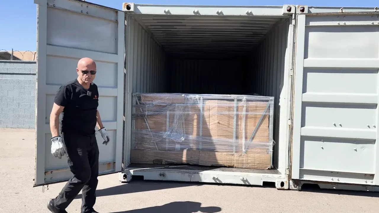 tesla Roadster, container