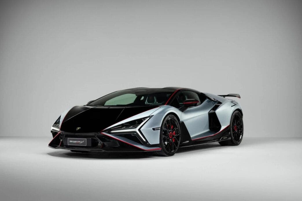 Lamborghini Revuelto SV