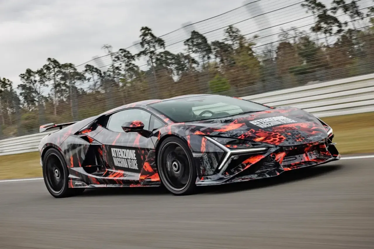 Lamborghini Revuelto SV