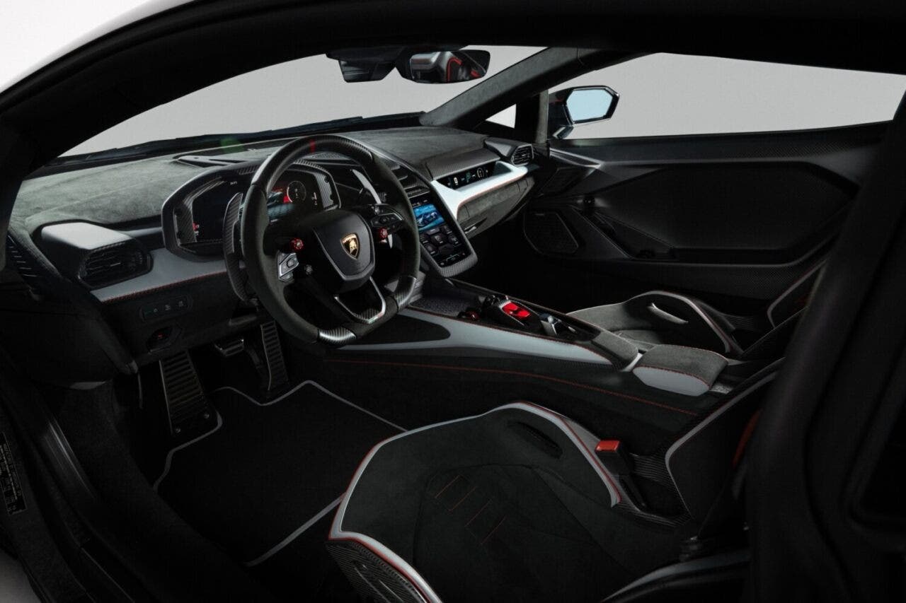 Lamborghini Revuelto SV