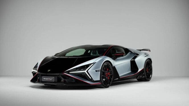 Lamborghini Revuelto SV