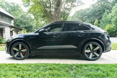 porsche Macan Turbo Electric