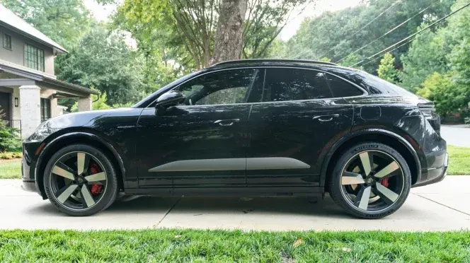 porsche Macan Turbo Electric