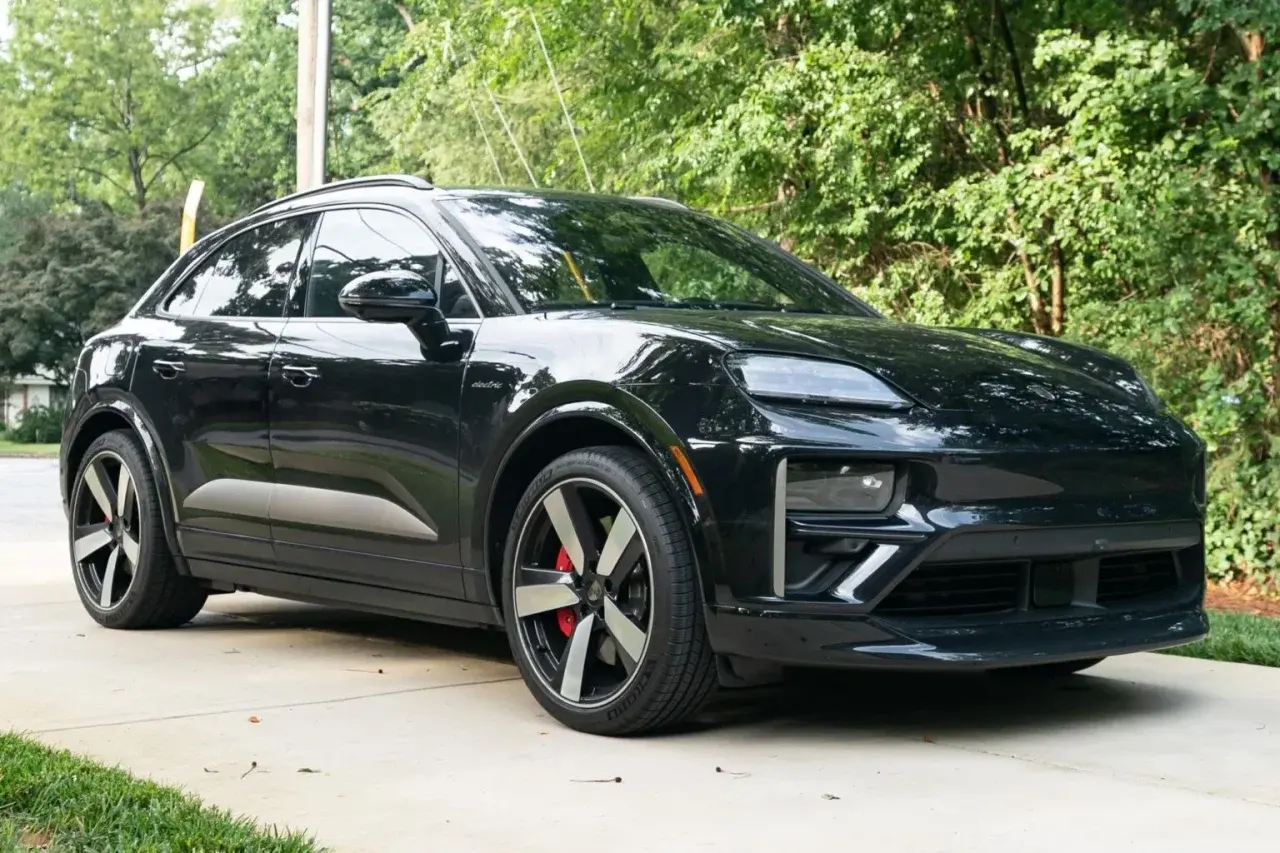 porsche Macan Turbo Electric