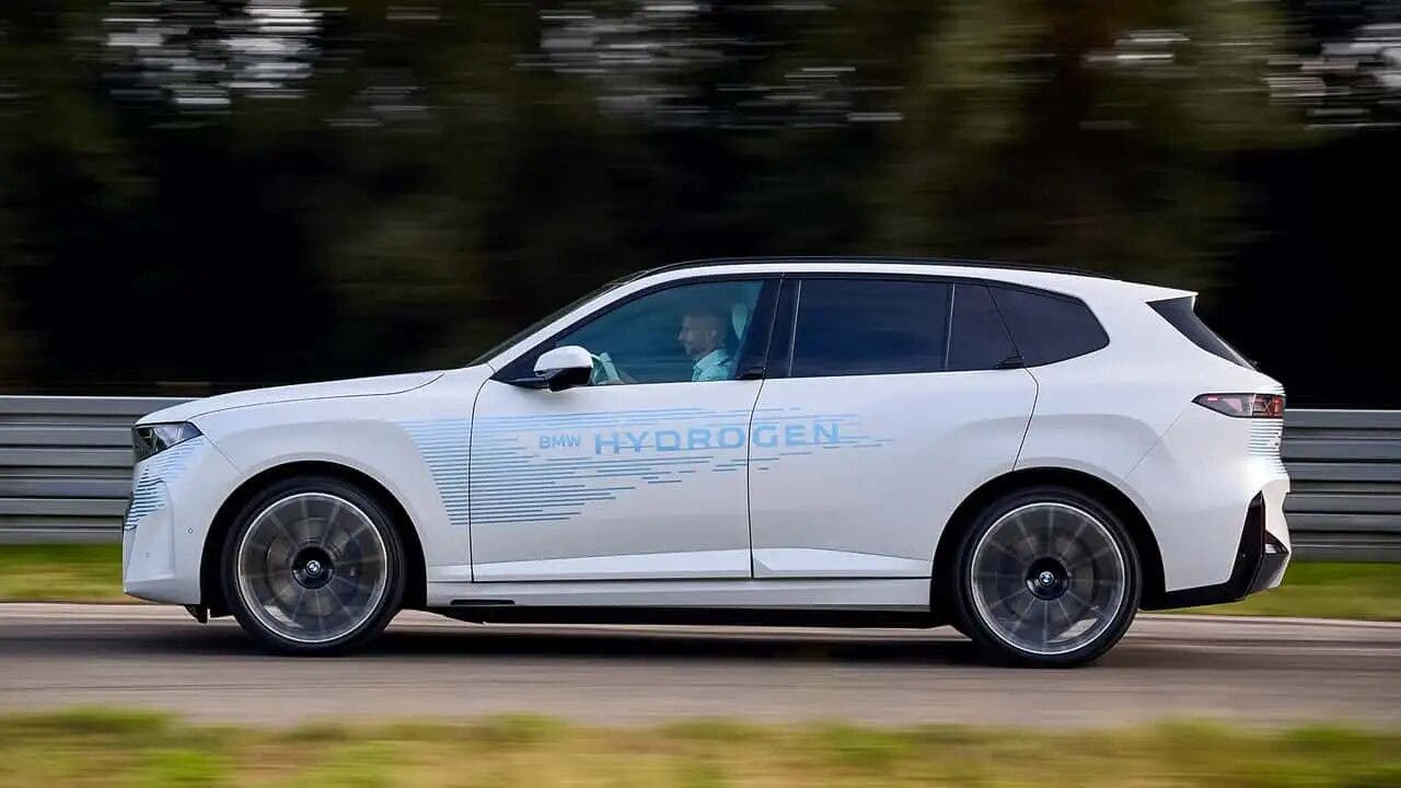 750 km di autonomia e 5 secondi da 0 a 100: l'iX5 Hydrogen vuole debuttare in grande stile