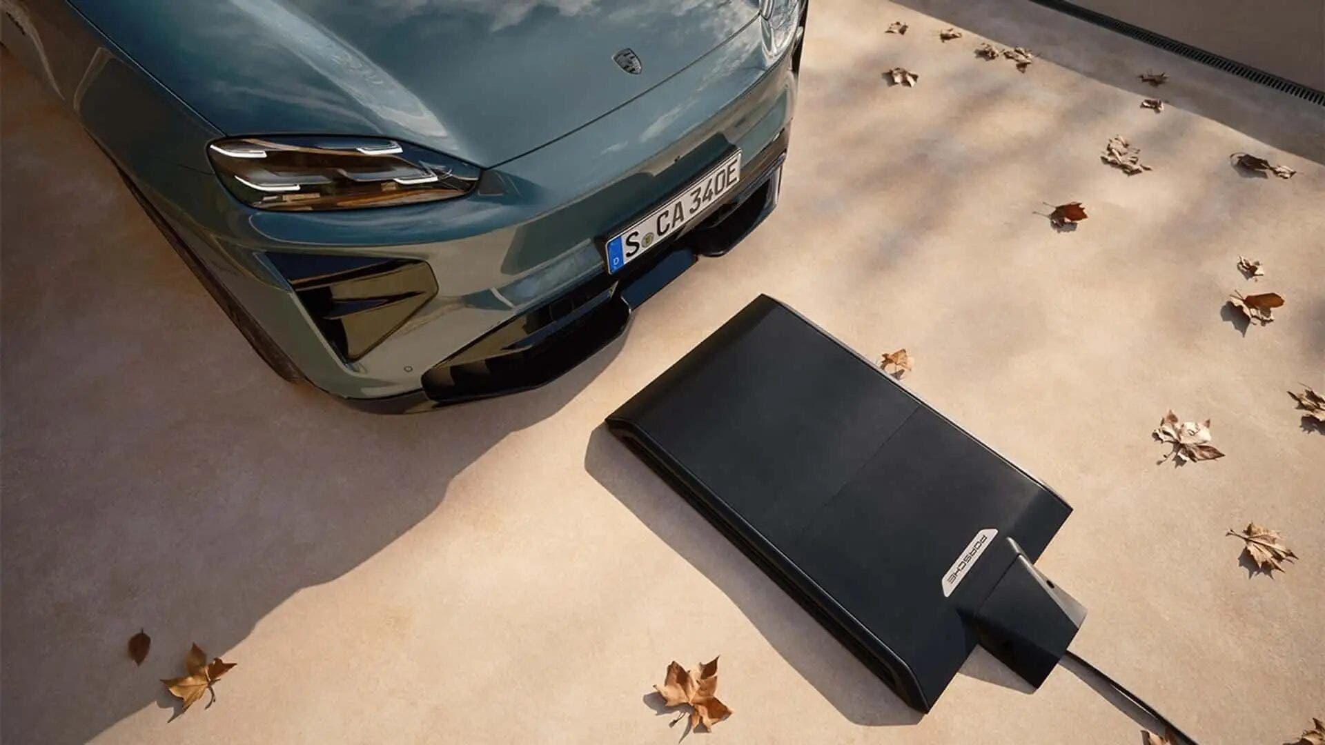 Cayenne Electric, ricarica wireless optional di lusso: qualcuno deve pur pagare l'innovazione