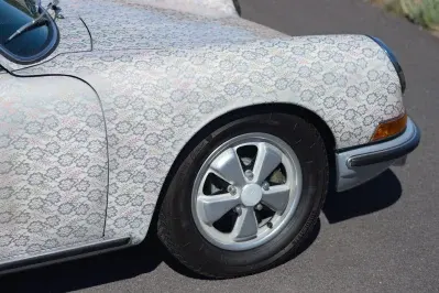 Porsche 911 por-she, Phyllis Yes