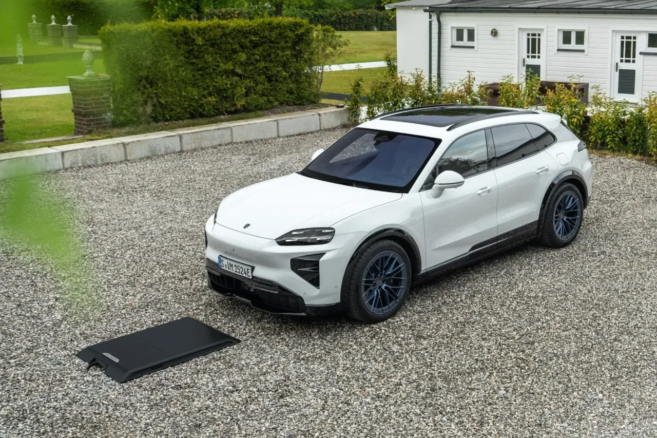 Porsche Cayenne Electric wireless