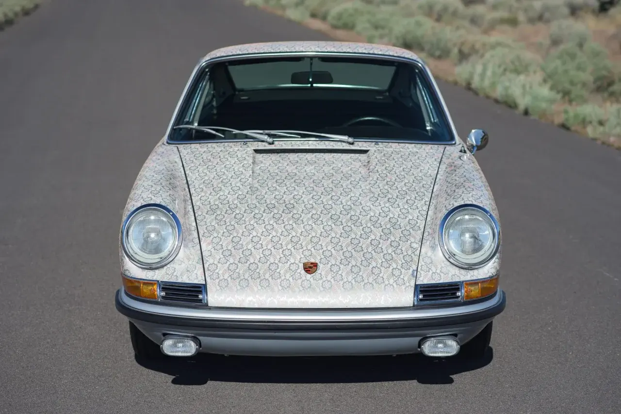 Porsche 911 por-she, Phyllis Yes