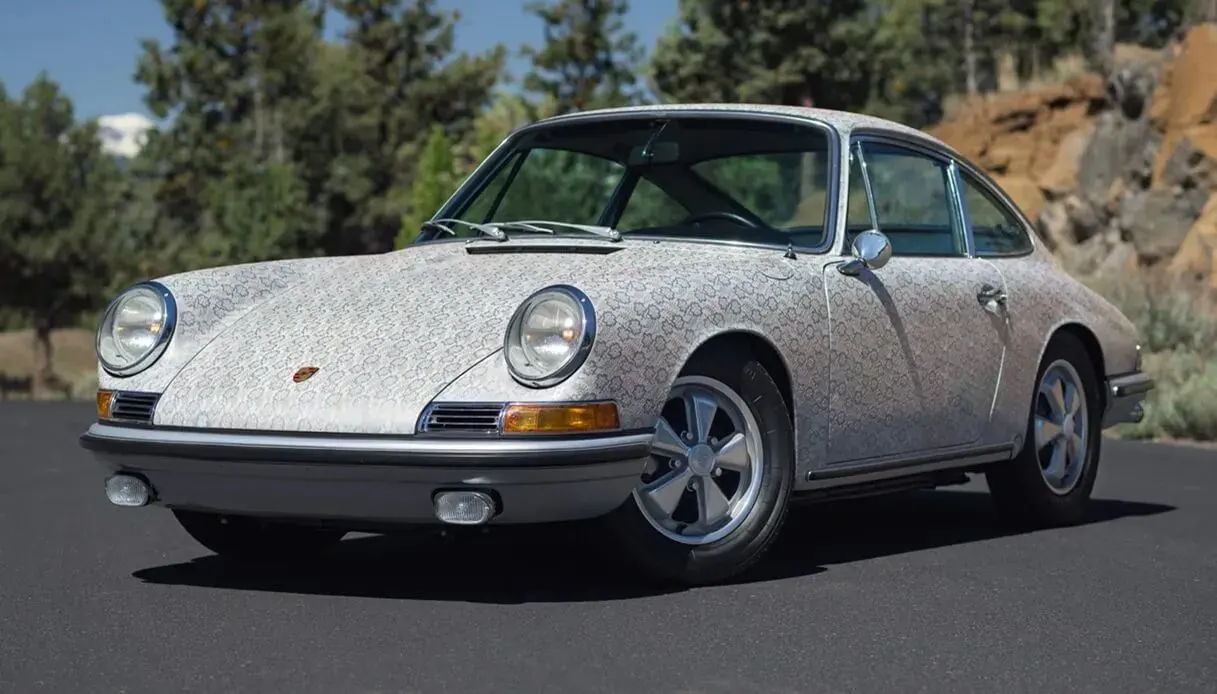 Porsche 911 por-she, Phyllis Yes