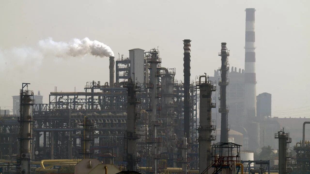 Raffinerie ai massimi storici, scorte in calo: il vero shock energetico è alle porte