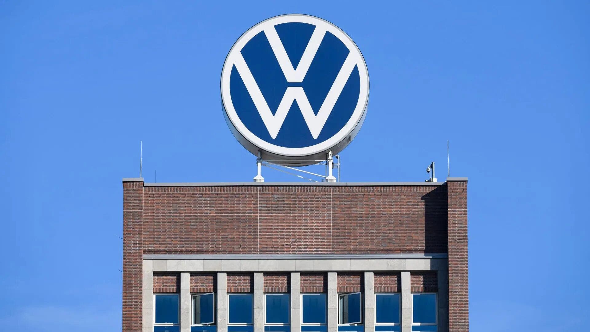 Crisi dell’auto tedesca: gli utili di Volkswagen, Mercedes e BMW scendono del 19%