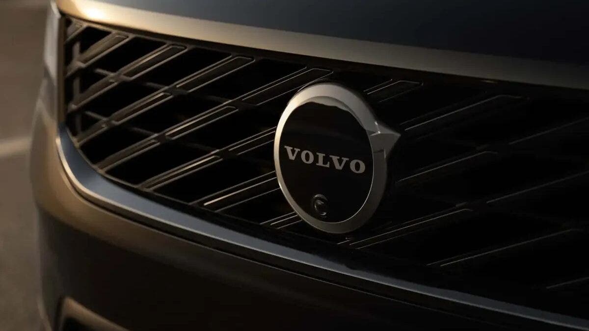 Volvo, nuovi piani entro il 2030: berline, station wagon e il ritorno dei tasti fisici