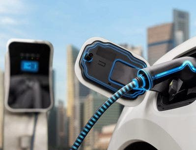 auto elettrica, batteria in carica