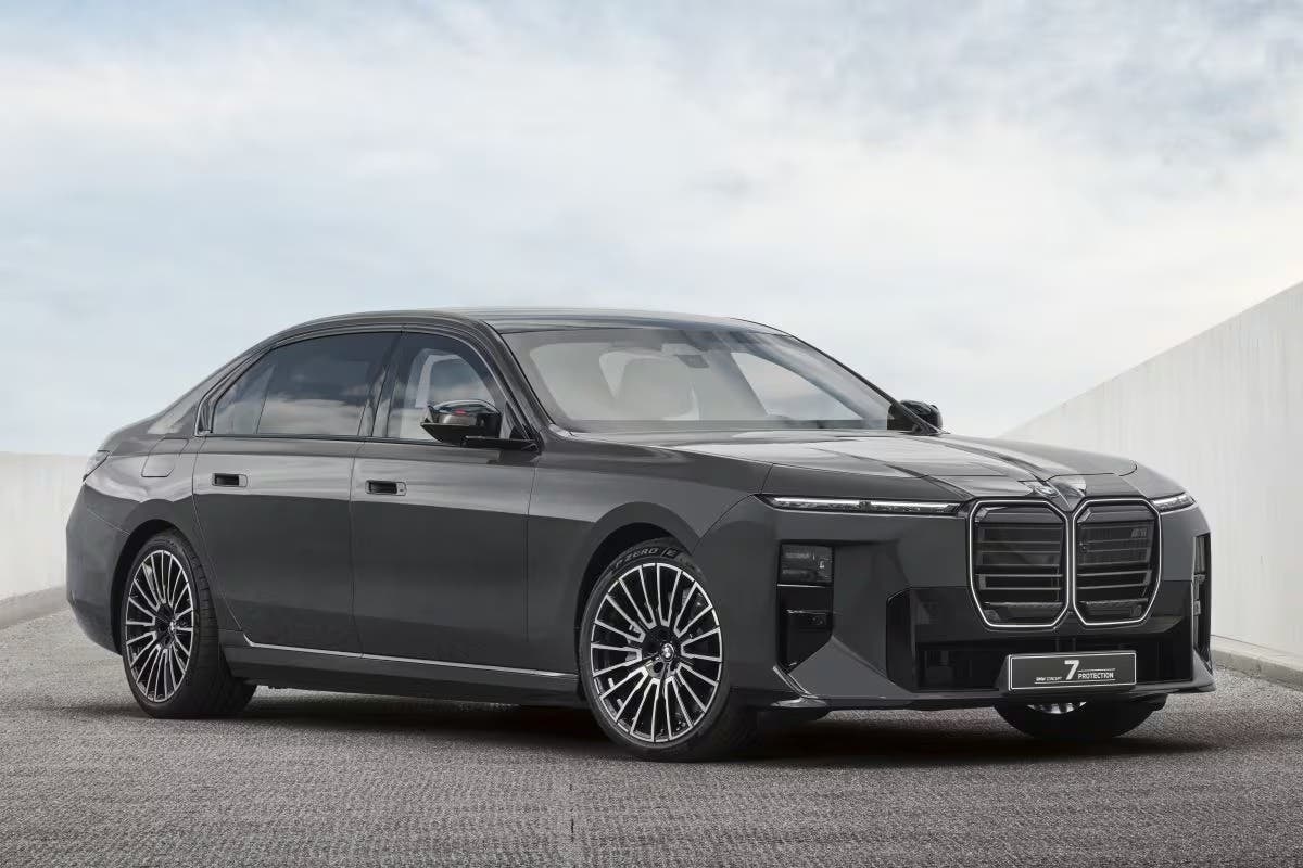 BMW Concept 7 Protection nera vista di tre quarti
