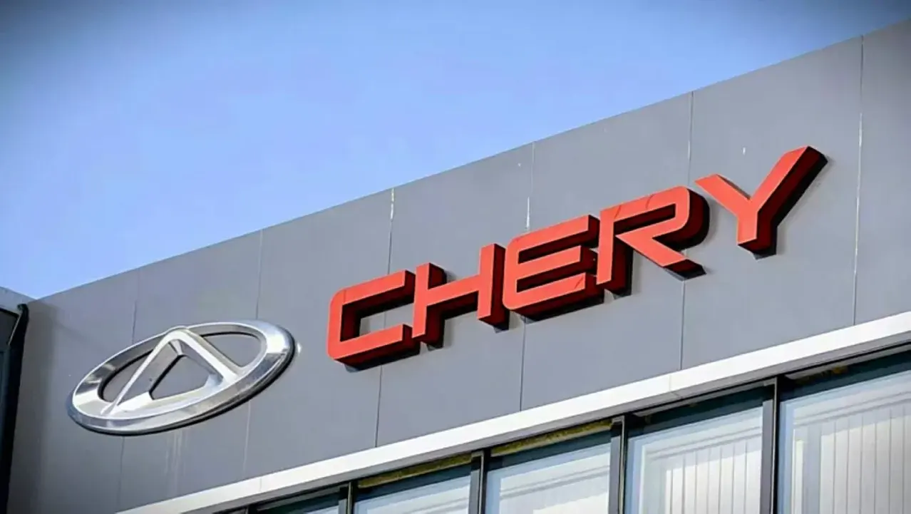 Logo Chery sulla facciata di un edificio