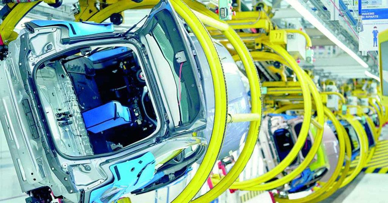 Scocche automobilistiche su linea di assemblaggio robotizzata