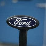 Logo Ford ovale su supporto nero