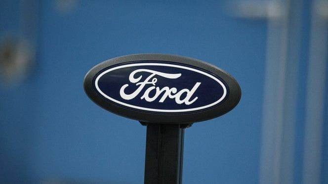 Logo Ford ovale su supporto nero