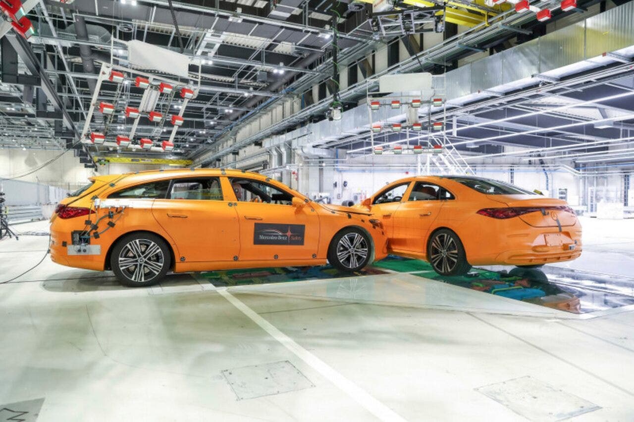 Mercedes-Benz CLA crash test