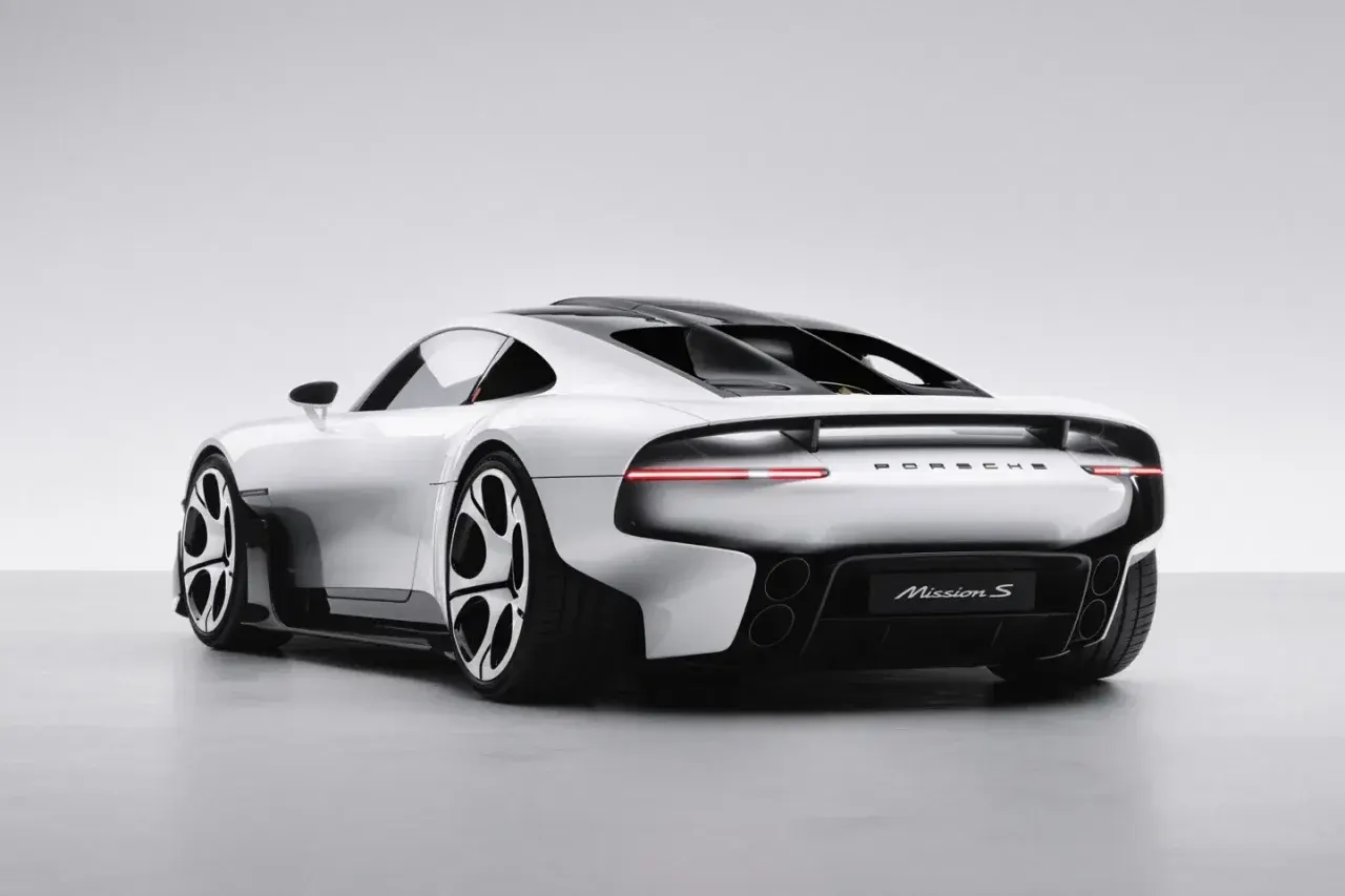 Posteriore della Porsche Mission S bianca