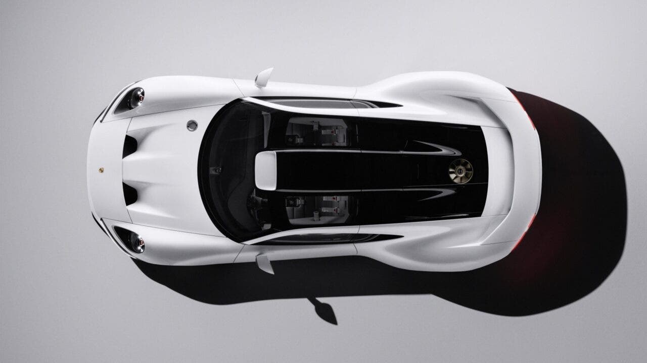 Vista dall’alto di una supercar Porsche bianca